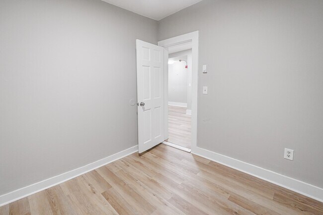 Building Photo - 24 Charlton St