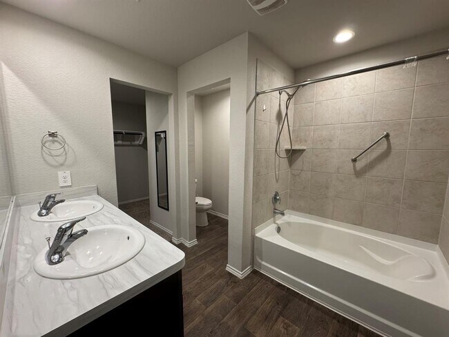 Building Photo - 2407 Poplar Copse Ct
