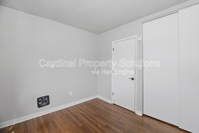 Building Photo - 3271 Morrison Ave