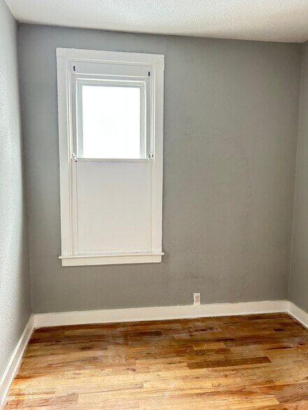 Room 1 - 8213 S Houston Ave