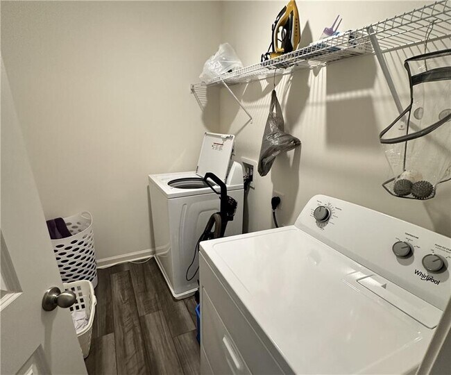 Building Photo - 7353 Cranleigh St