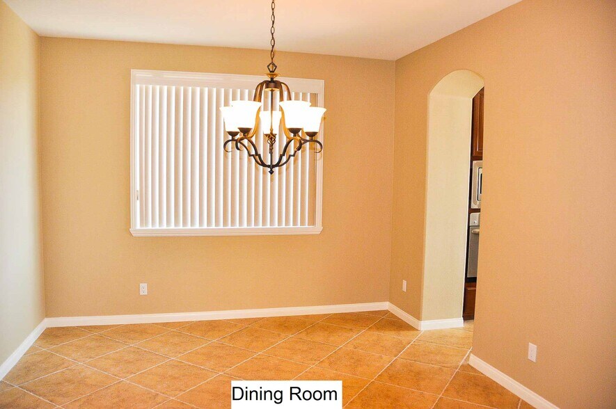 Building Photo - 1167 Vista Pointe Blvd