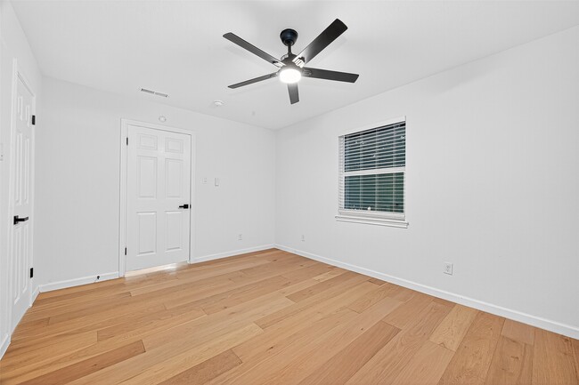 Building Photo - 2414 Walnut Bend Ln