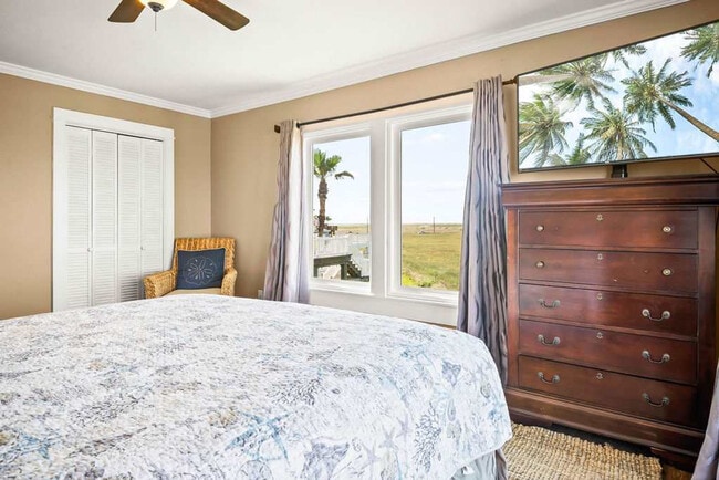 Building Photo - 165 Beach View