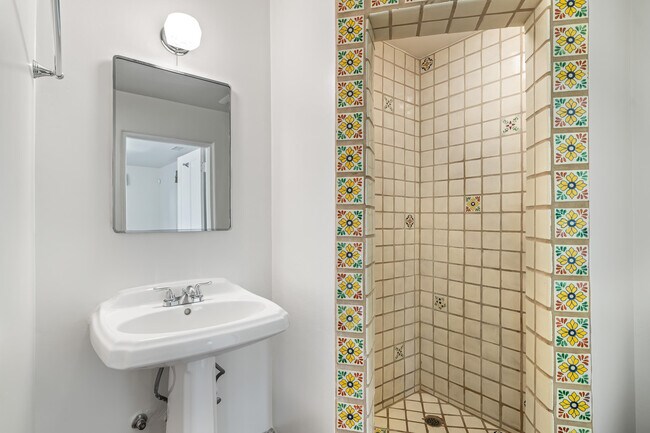 Building Photo - 839 N Avenida Olivos