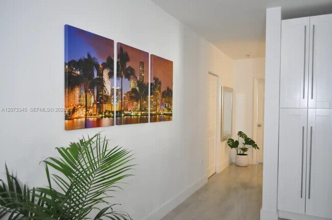 Building Photo - 811 SW 11th St