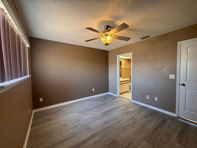 Building Photo - 814 Hidden Harbour Dr