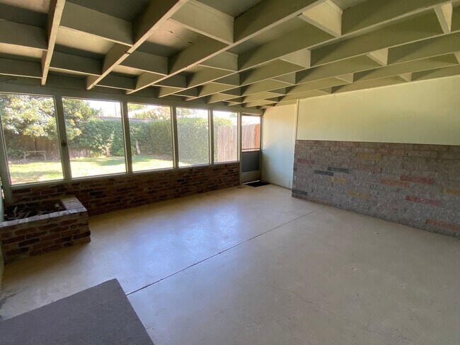Building Photo - 2856 Calecita Way