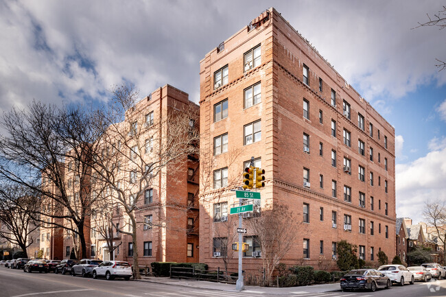 Building Photo - The Westleigh House