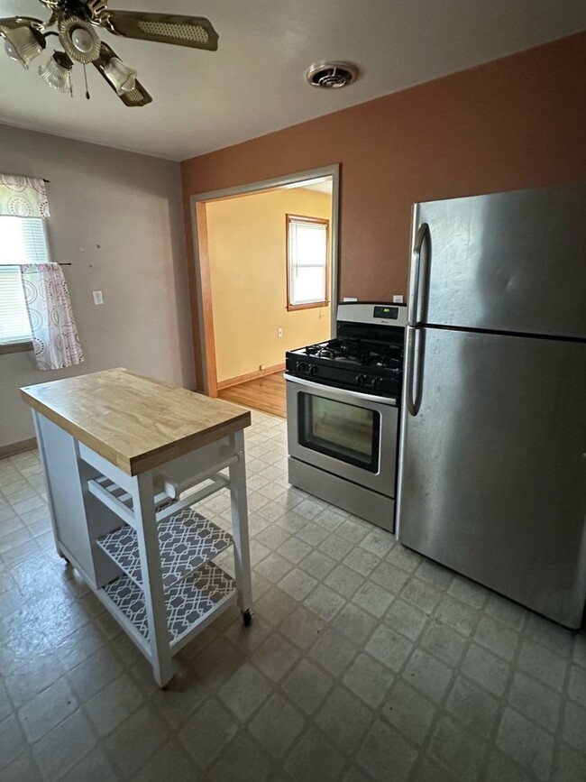 Building Photo - Charming 2 Bed 1 Bath House For Rent in Bo...