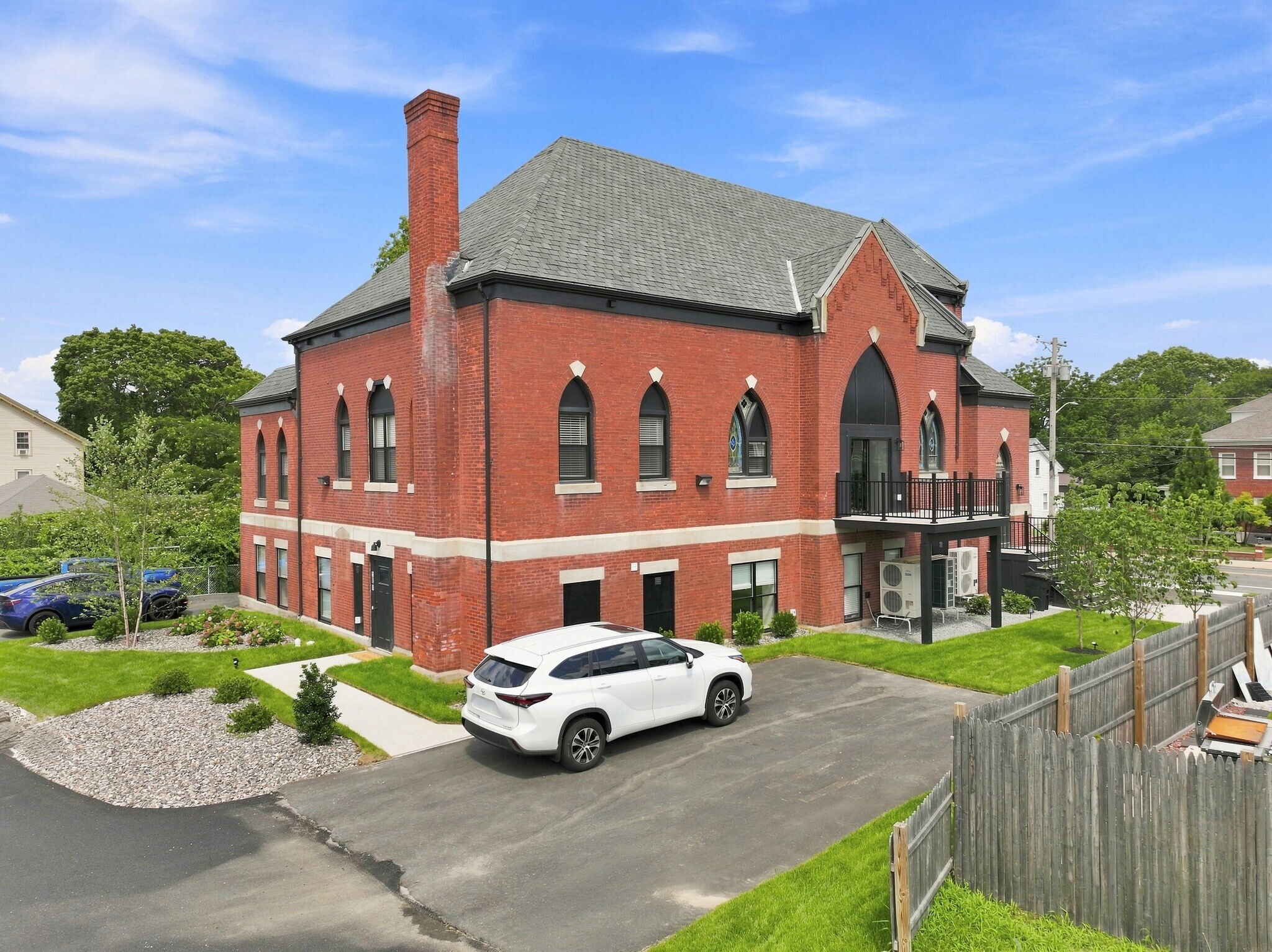 Building Photo - 1568 Lonsdale Ave