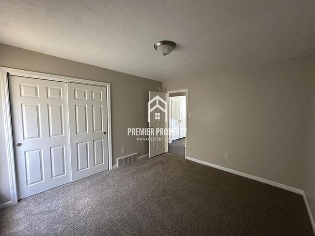 Building Photo - 5416 Fieldcrest Ave