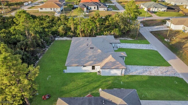 Building Photo - 706 Homer Ave S