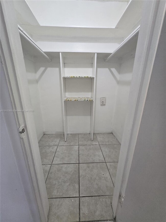 Building Photo - 1400 N 17th Ave