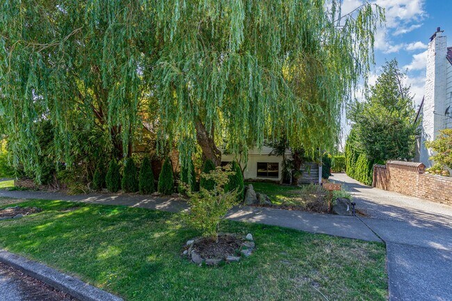 Building Photo - 4bd/3ba Seattle Home