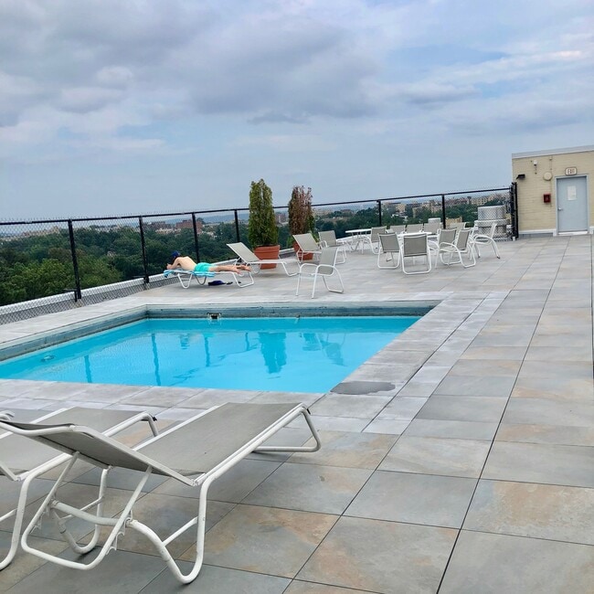 rooftop pool & gym - 2829 Connecticut Ave NW