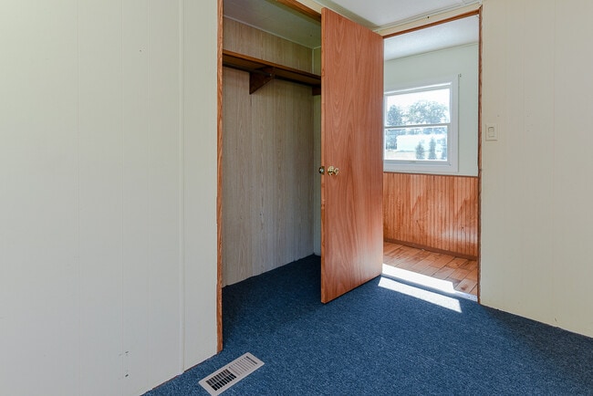 Building Photo - 16 Hilltop Dr