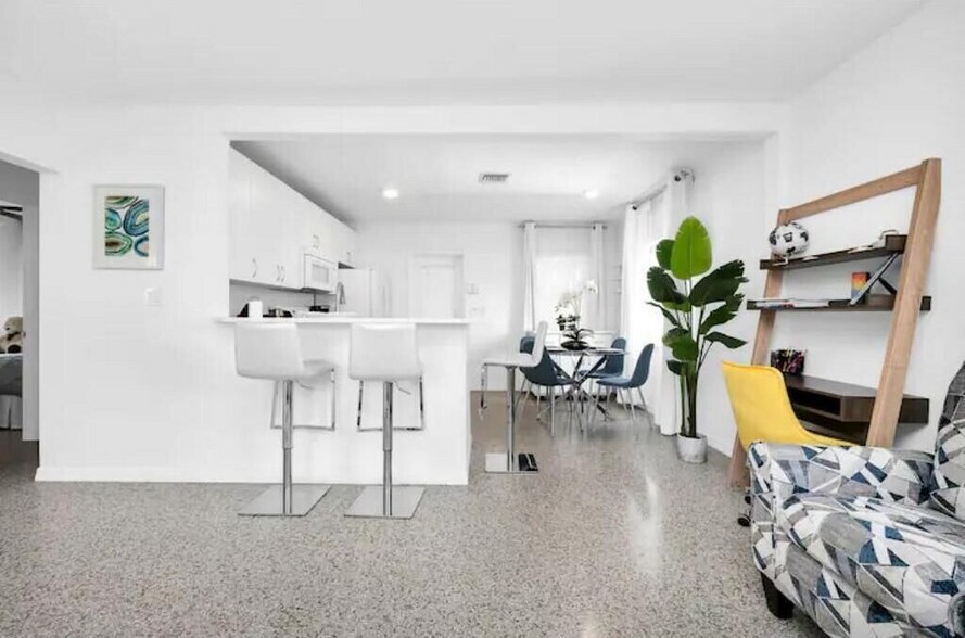 Building Photo - 5515 Spruce Ave