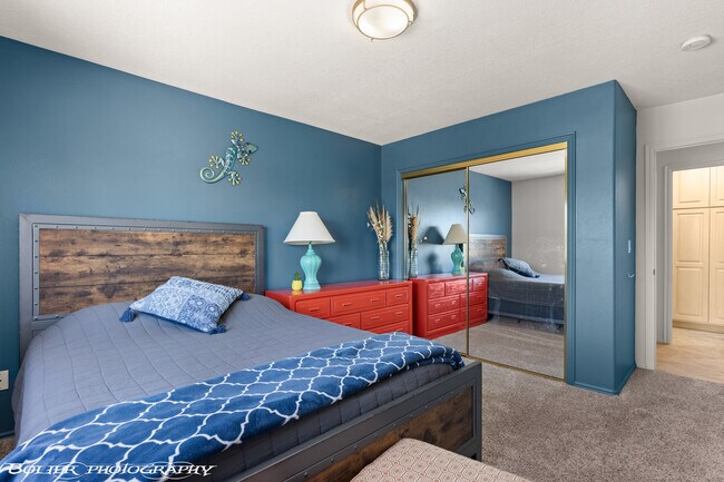 Building Photo - 887 Ironwood Dr