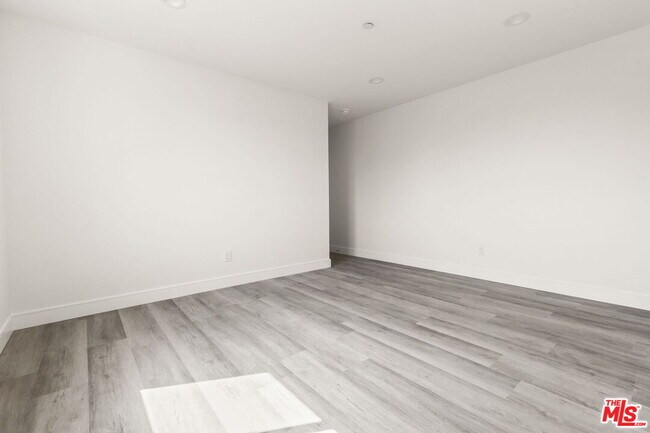 Building Photo - 2936 West Blvd