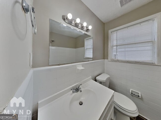 Building Photo - 1284 Westmont Rd SW