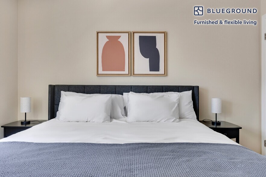 Building Photo - 28124 Peacock Ridge Dr