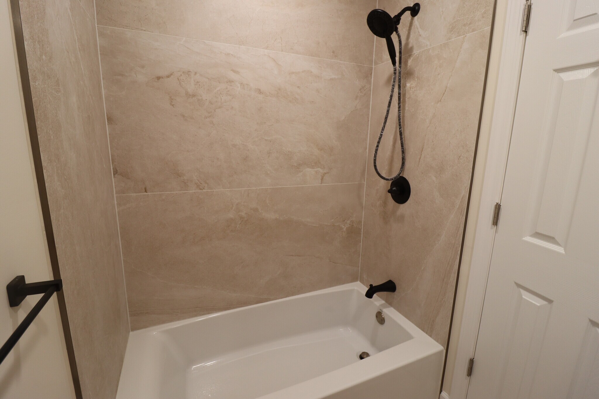 Building Photo - 5 Hastings Rd