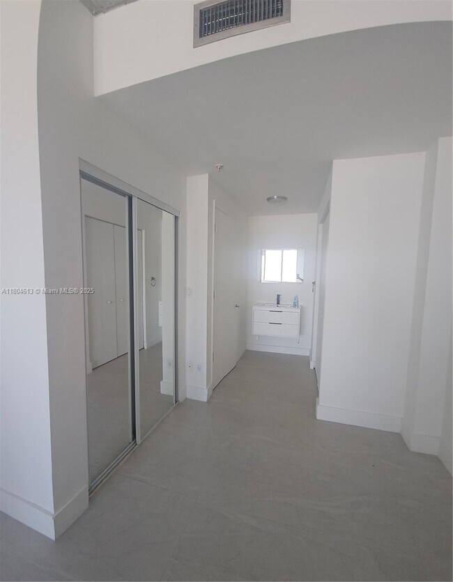 Building Photo - 690 SW 1st Ct