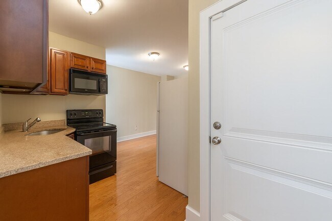 Building Photo - 2310 N Park Ave