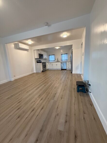 Living room - 1437 W 60th Pl