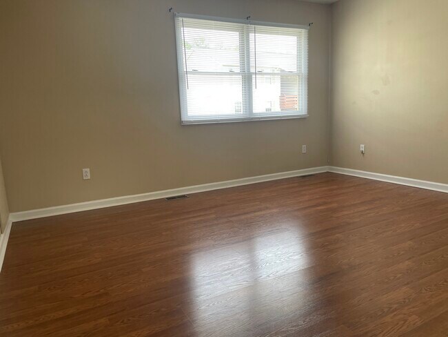 Building Photo - 206 Stone Gate Cir