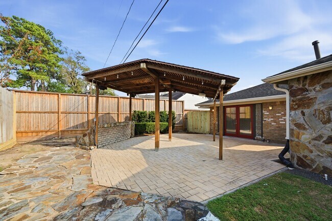 Building Photo - 531 Azaleadell Dr