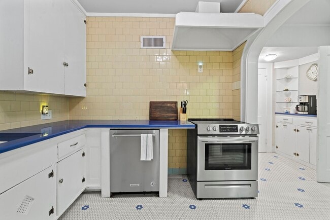 Building Photo - 1919 Rosenberg St