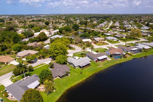 Building Photo - ** LAKEWOOD ** 3 BED / 2 BATH / GARAGE - SINGLE FAMILY HOME - GREAT LOCATION! - PET OK - ANNUAL R...