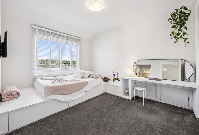 Building Photo - 5008 Statesman Ln