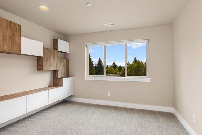 Building Photo - Beautiful Home in Kirkland with 2-Car Garage and Outdoor Patio!