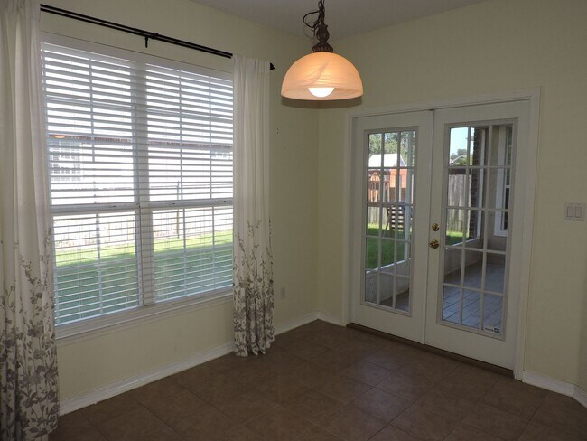 Building Photo - Just minutes to NAS Pensacola & Perdido Key