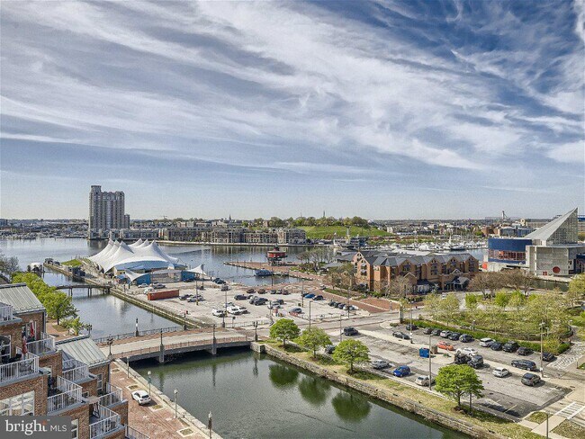 Building Photo - 250 S President St