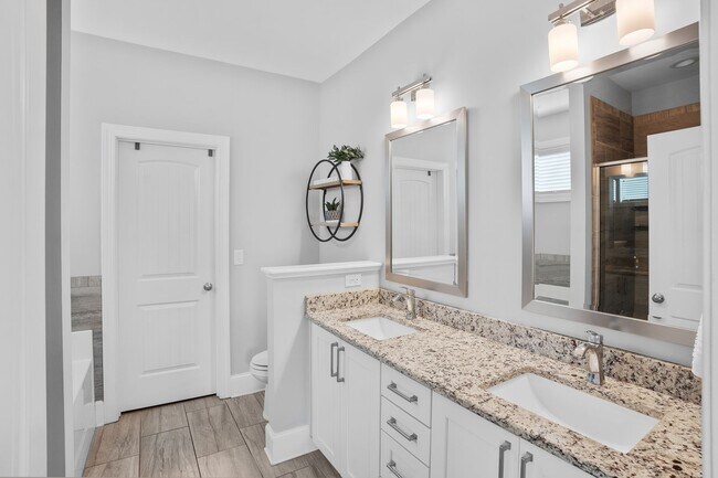 Building Photo - Stunning 4 bedroom 2.5 bath home located in Hampstead Wyndwater Community