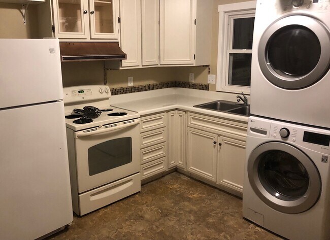 Building Photo - 1204 Lincoln Dr