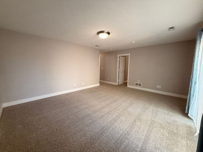 Building Photo - 1627 Hamlet Dr