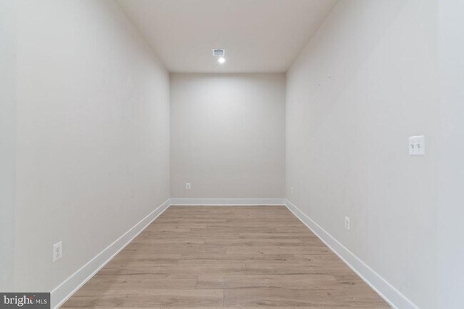Building Photo - 1460 Meadowlark Glen Rd