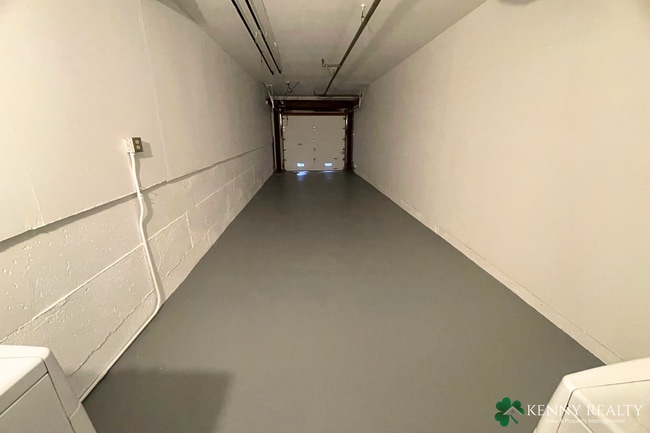Building Photo - Updated 3 Bedroom Condo in South San Francisco