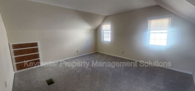 Building Photo - 127 College Cir