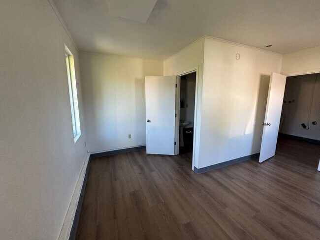 Building Photo - 3 Bedroom House in Waldport!