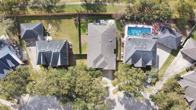 Building Photo - 1303 Raintree Cir