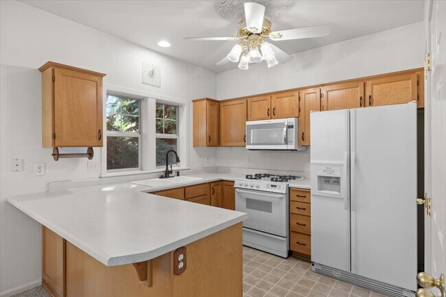 Building Photo - 100 Jackson Creek Dr