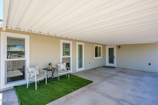 Building Photo - 9702 W Pineridge Dr