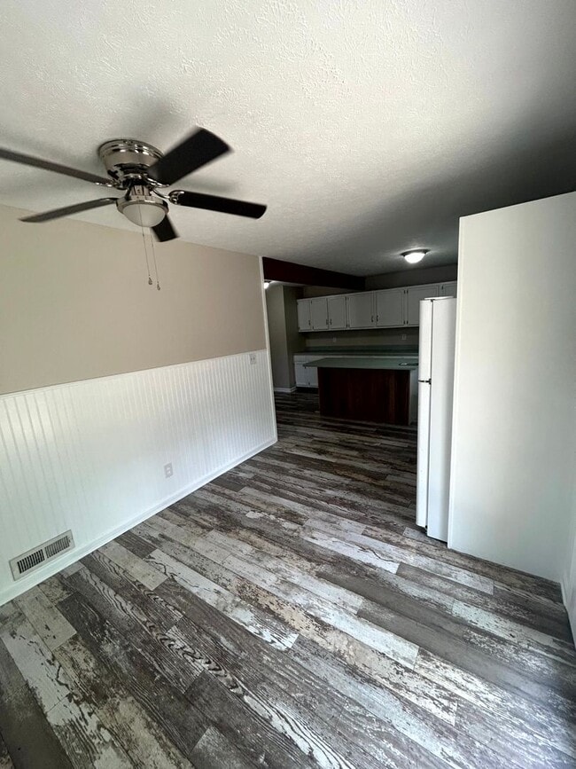 Building Photo - Beautiful 3-Bed Home in Prime Jeffersontown Location!