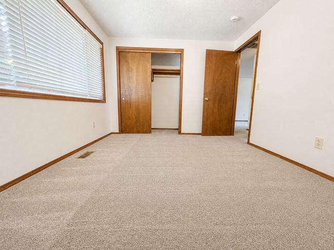 Building Photo - 21318 SE Alder Ct